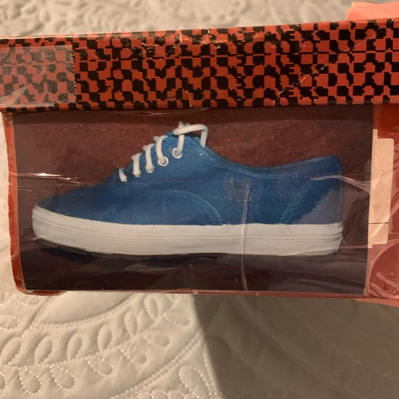 Like New Chic Blue Jean canvas tie up tennis shoes. - Picture 5 of 5